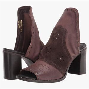 New Sbicca Leather and Suede Block Heel Sandals in Dark Burgundy Maroon